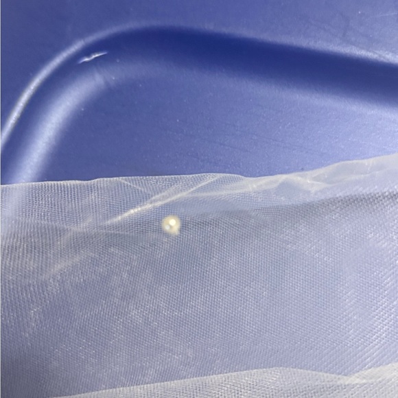 Vow'd Weddings Elegant White Wedding Veil - Picture 4 of 5